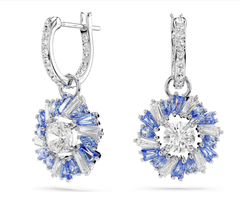 Swar*vski - Idyllia drop earrings Mixed cuts, Flower, Blue, Rhodium plated - 5680016